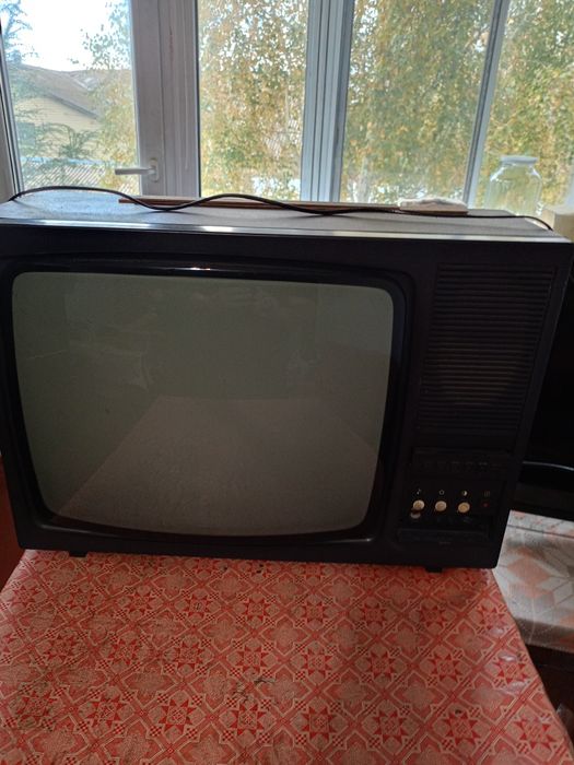 Продам телевизор советский.