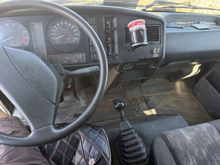 Nissan Atleon carosata 4 m