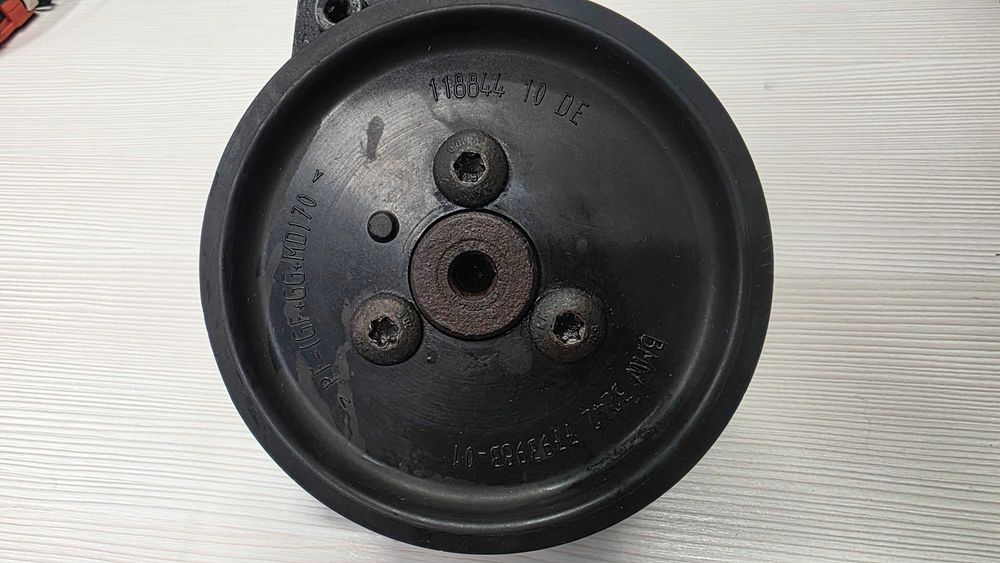 Vand pompa servodirectie BMW 325D 330D E90 E91 E92 M57