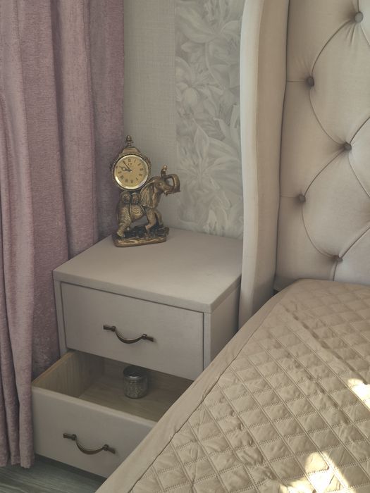 Продаю кровать и две тумбочки