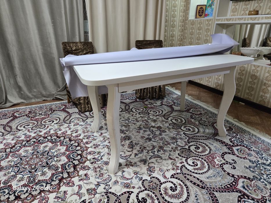 Стол в хорошем состоянии.