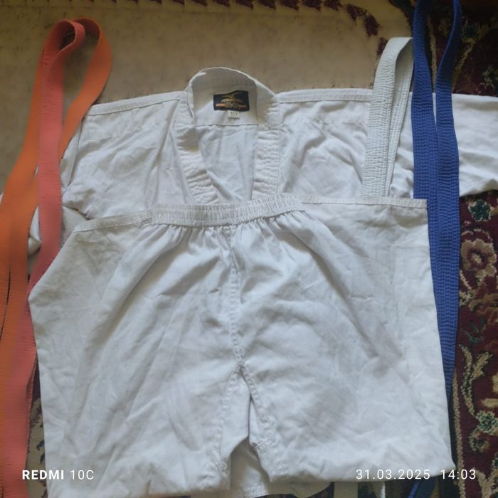 Кимоно каратэ с поясами