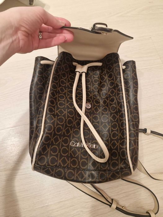 rucsac Calvin Klein + 3 genți cadou(Guess, pierre cardin, celine)