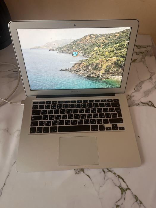 Продам MacBook Air (13-inch, 2017)