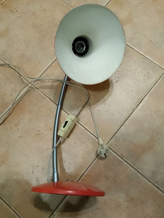 Настолна лампа метална