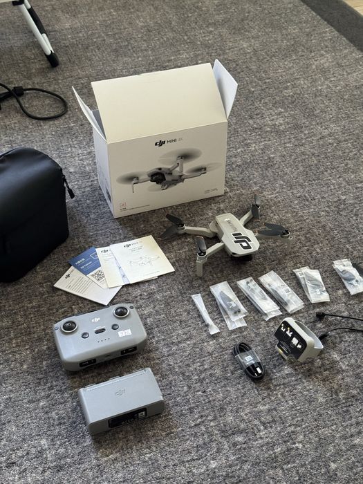 Продам дрон Dji mini 4K FLY MORE COMBO