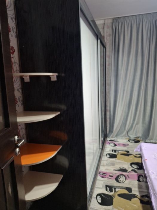 3 xonali kvartira sotiladi