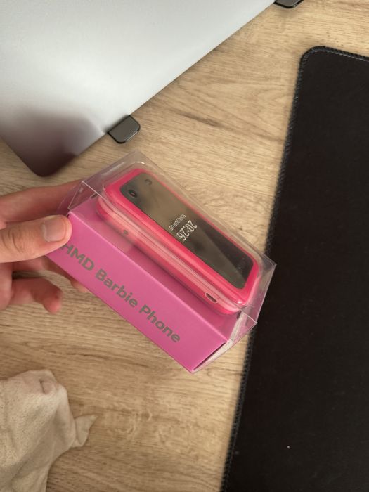 Продам Кнопочный Телефон HMD Barbie Phone
