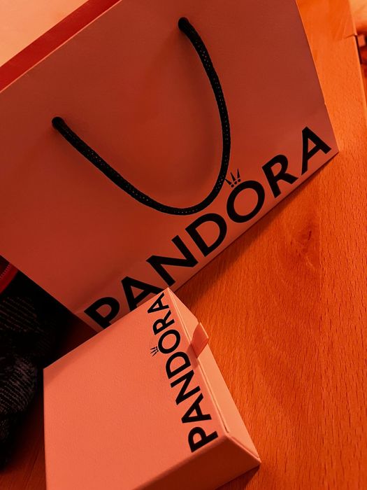 Bratara Pandora.