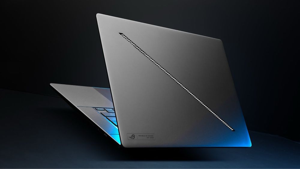 ASUS ROG Zephyrus G16 — RTX 4070 / Ultra 7 /32GB / OLED