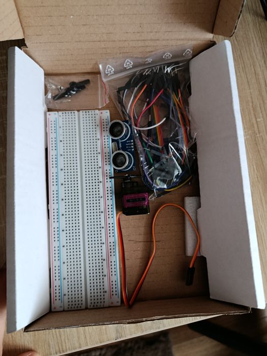 Kit Robotică și Electronică: Senzor Ultrasonic HC-SR04 + Servomotor SG90 + Breadboard + Fire Jumper