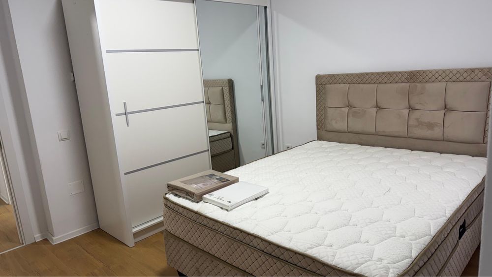 Persoana Fizica  vand Ap. 2 camere  etaj 2 bloc  nou  cu lift,mobilat