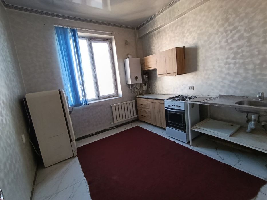 Тезда 1 хоналик квартира сотилади. 7 жтаж 8 этажлик янги лифтлик дом.