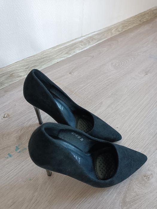 Замшевые туфли 36 р