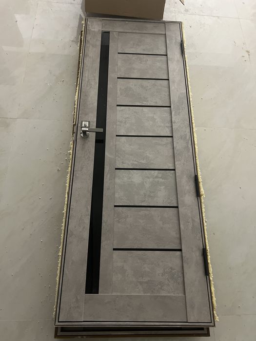 Eshik sotiladi ikkita