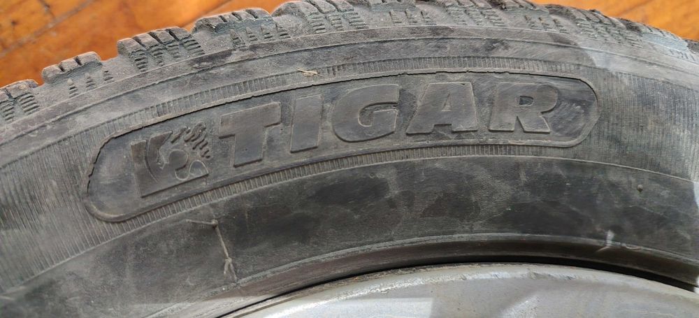Продавам 4 броя зимни гуми с джанти и тасове – 205/55 R16