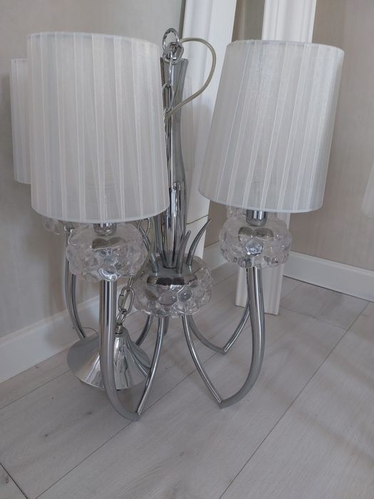 Продам люстры очень красивые                                    .