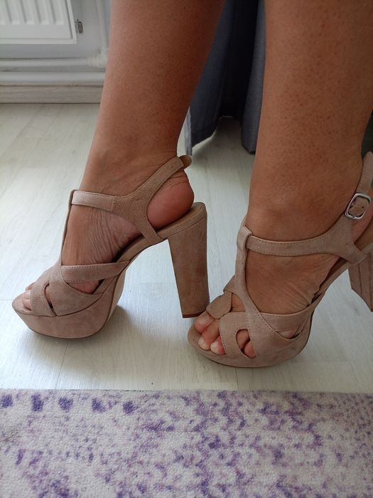 Vând sandale dama produs de calitate superioara,piele ecologica.