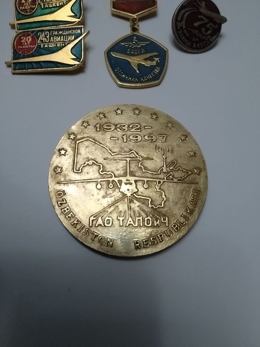 Значки. Настольная медаль. Гражданская авиация Ташкент. Топоич.