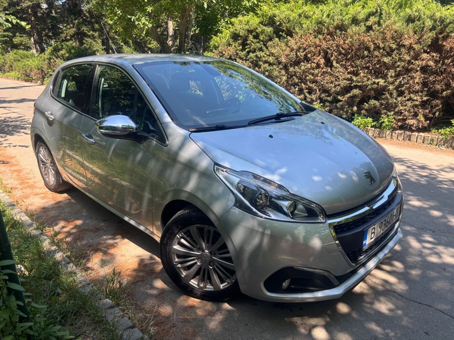 Peugeot 208 Сив металик 61200 км.