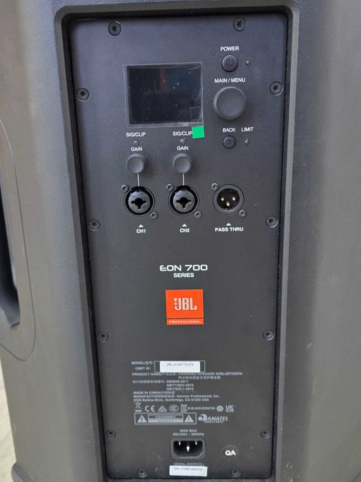 Sistem Audio JBL EON 715