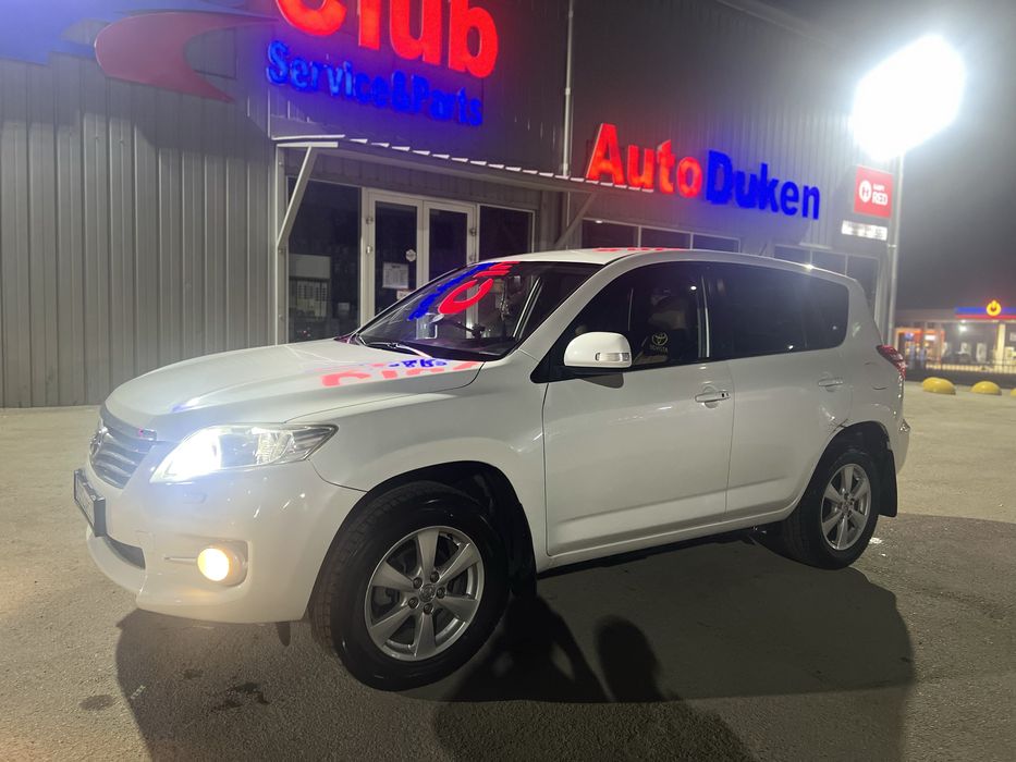 Срочно продается машина Toyota RAV4