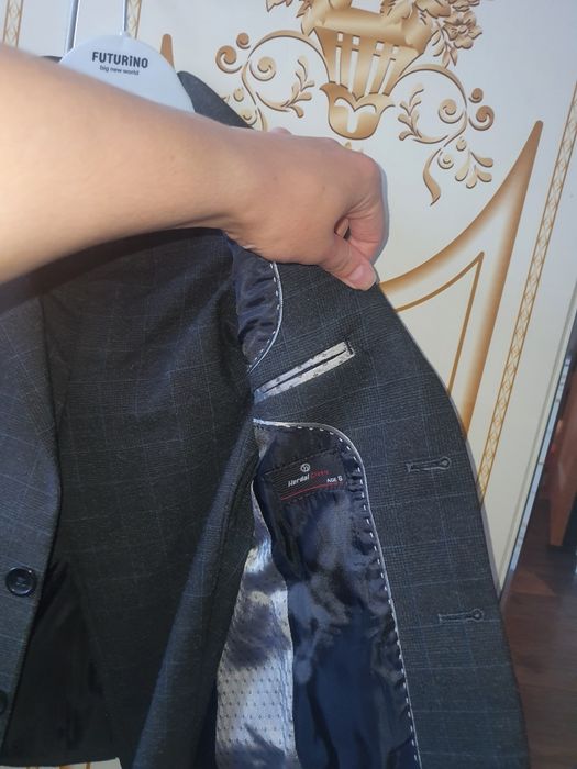 Продам школьный костюм