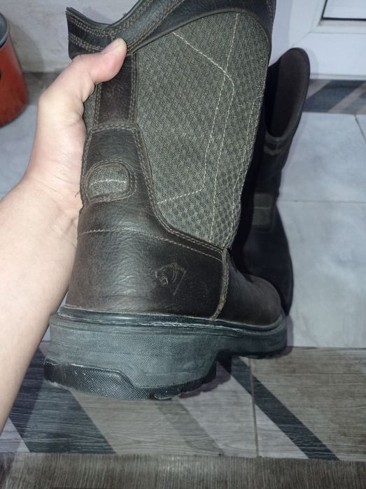 Продам кожаную рабочую обувь