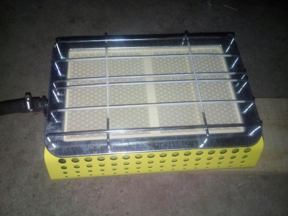 Продам газовый как котел и печь работает на газу обогрев до 25 кв2