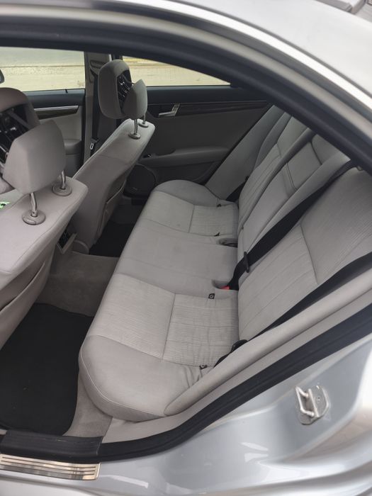 De vânzare Mercedes Benz C320 w204 3 L  224 cai automat  din 2007 cu 284000 km reali dețin raport car vertical