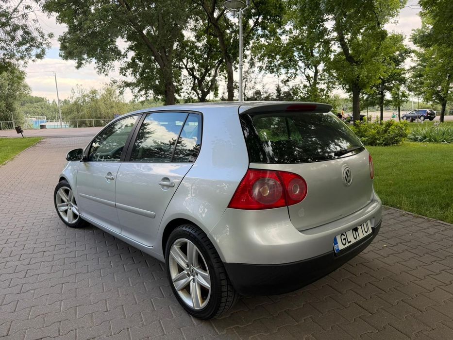 Vând Golf V  *An 2004 * 2.0 TDI *Manual