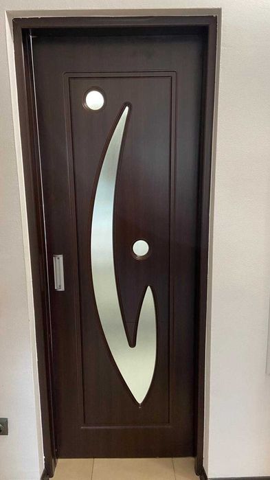 Vand usa glisanta pe dimensiunile 200 cm inaltime si 80 cm latime