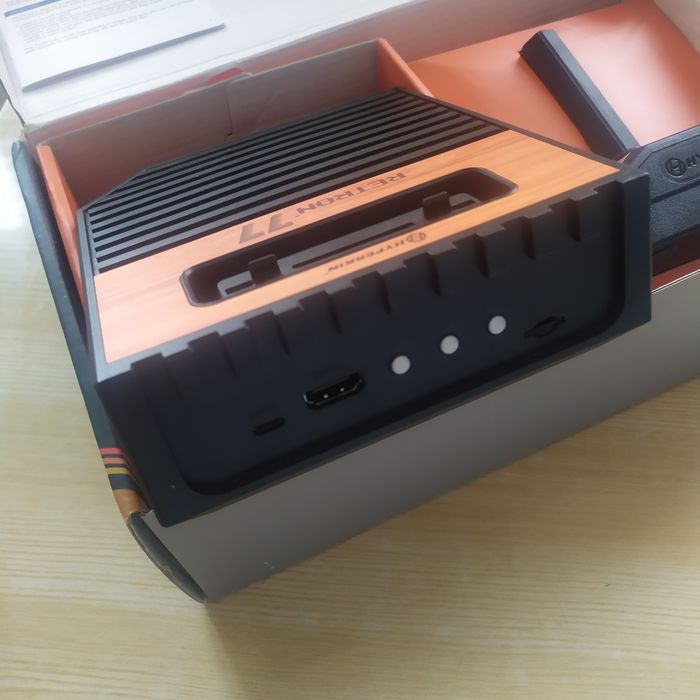 Приставка Atari Retron 77