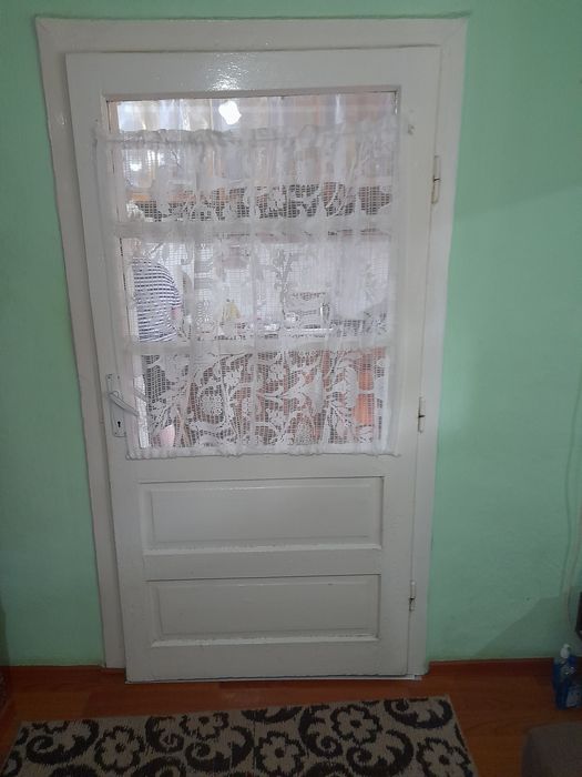 Vând 3 usi din lemn și o teracotă