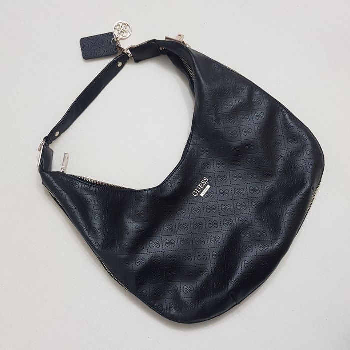 Geanta originala Guess ptr dame, piele neagră, curea umăr, extensibilă