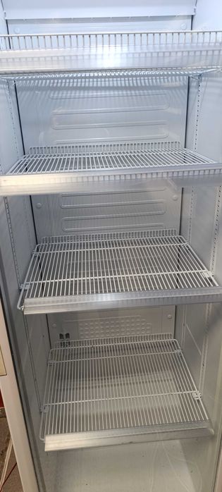 Продавам хладилна витрина