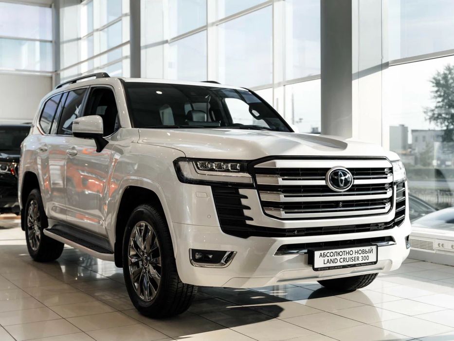 Продам как новую Toyota 300. Full. Позиция