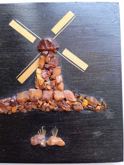 Картина с балтийски кехлибар на дърво 16*24.5 см