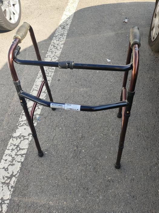 Cadru mers invacare Made in Germania oarte rezistent si usor deoarece