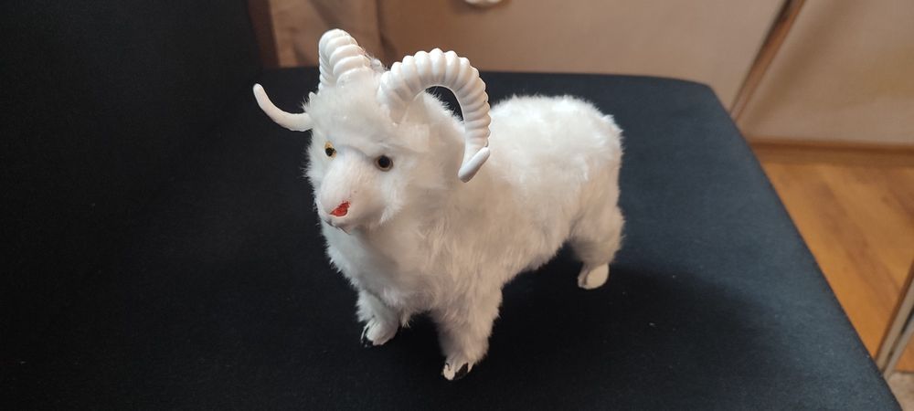 Изкиство.Фигури- слонче, овчица, козле, петел, конска глава