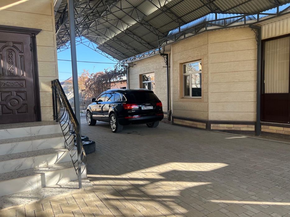 Ауди Q7 автомобиль