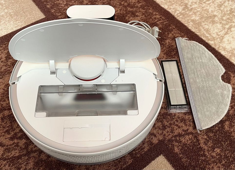 Продавам: Roborock S6 pure white , за сухо и мокро почистване