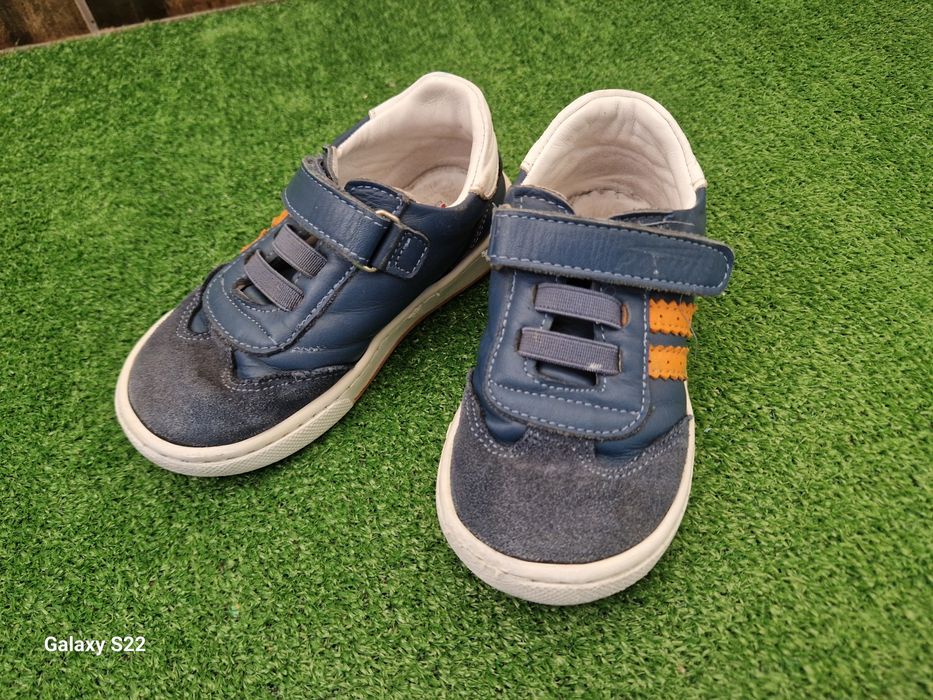 Момчешки сандали , маратонки и обувки.