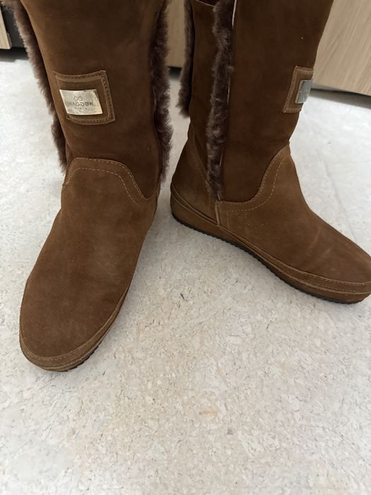 Продам зимние сапоги девушкам