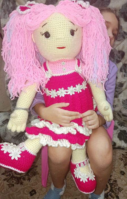 Вязаная кукла ручной работы