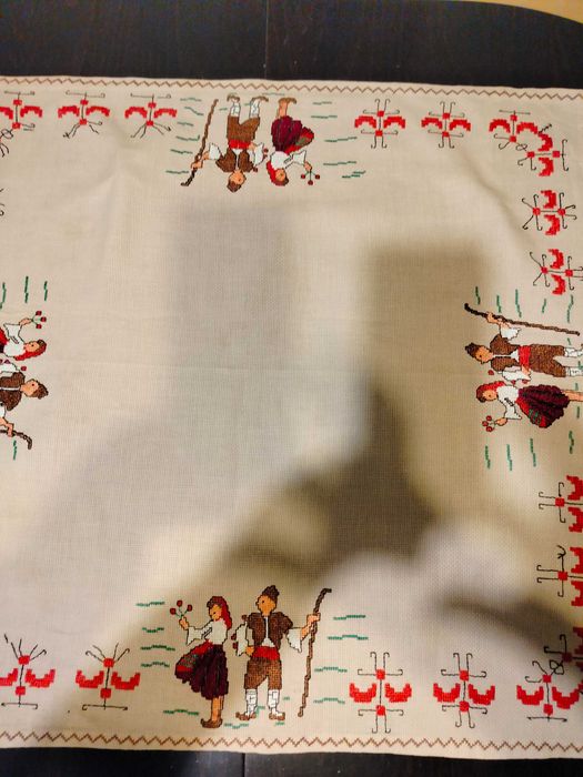 Ретро карета, ръчно бродирани