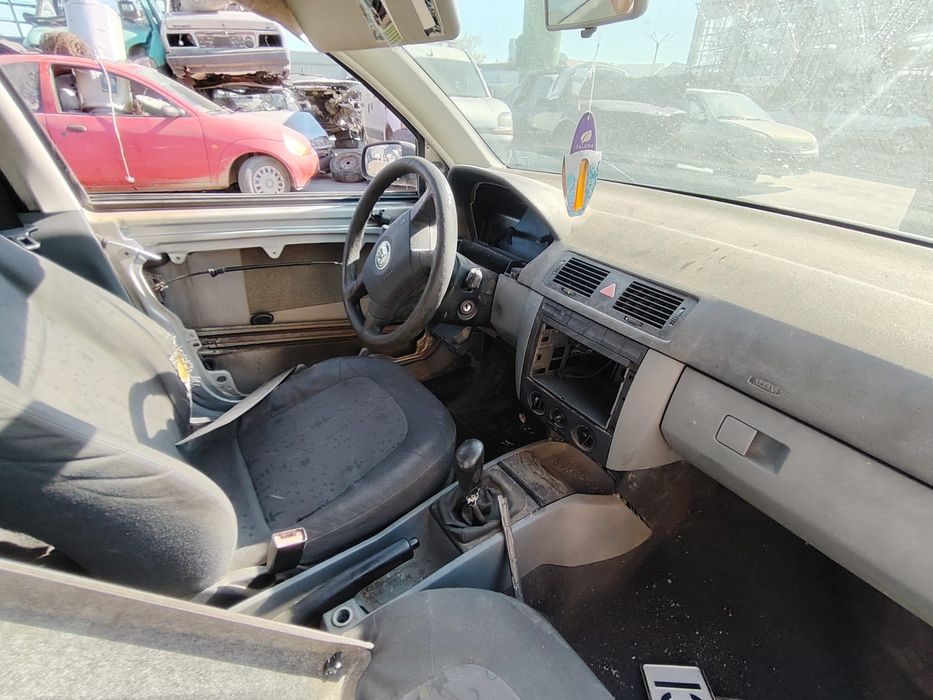 Bara fata Skoda Fabia 2000 1.4 MT (68 hp)