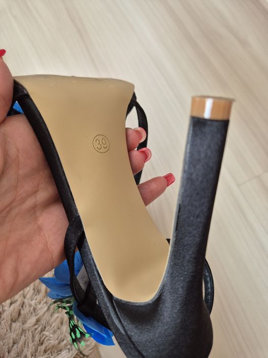 Дамски сандали с цветя