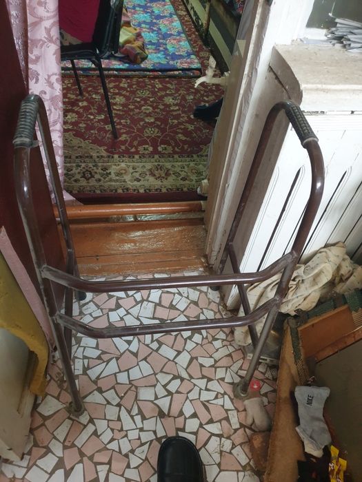 Продам костыли и ходунки-костыли.