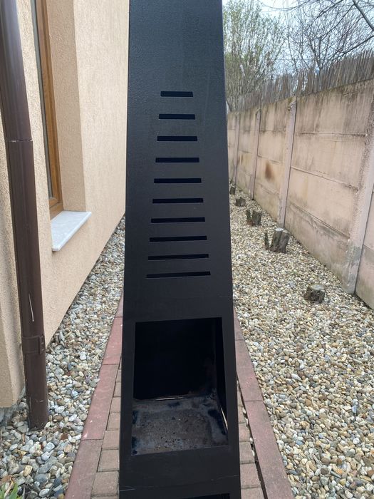 Semineu din metal pentru terasa